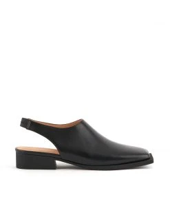 ISSEY MIYAKE X UN WOMEN Fin Flat