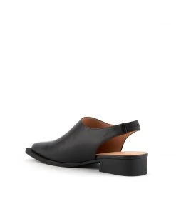 ISSEY MIYAKE X UN WOMEN Fin Flat
