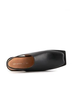 ISSEY MIYAKE X UN WOMEN Fin Flat