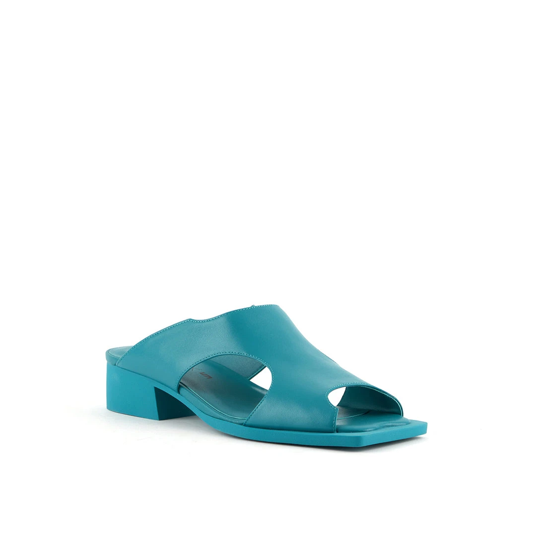 ISSEY MIYAKE X UN WOMEN Fin Sandal 4 ISSEY MIYAKE X UN WOMEN Fin Sandal
