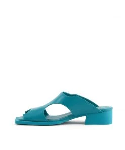 ISSEY MIYAKE X UN WOMEN Fin Sandal 11 ISSEY MIYAKE X UN WOMEN Fin Sandal